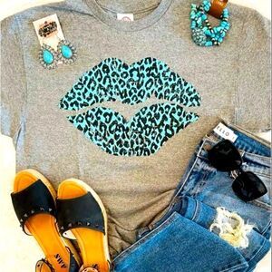 Cute Kiss T shirt‎
